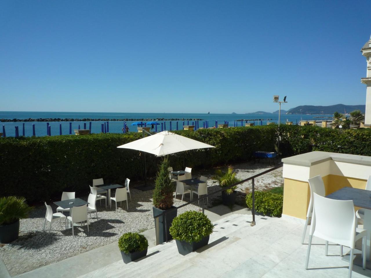 Casa F.A.C.I Hotel Marina di Massa Eksteriør billede