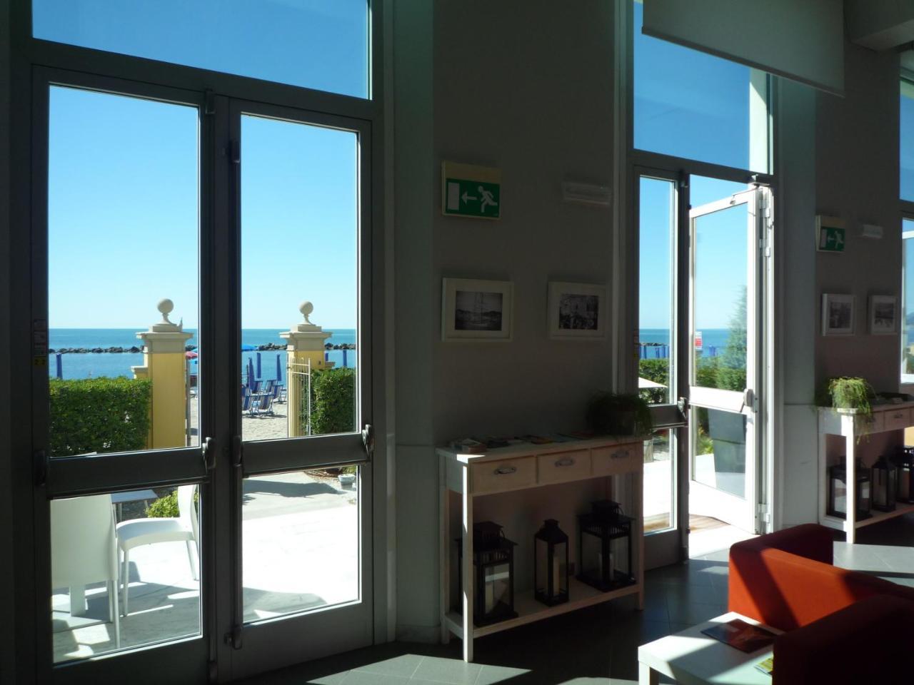 Casa F.A.C.I Hotel Marina di Massa Eksteriør billede