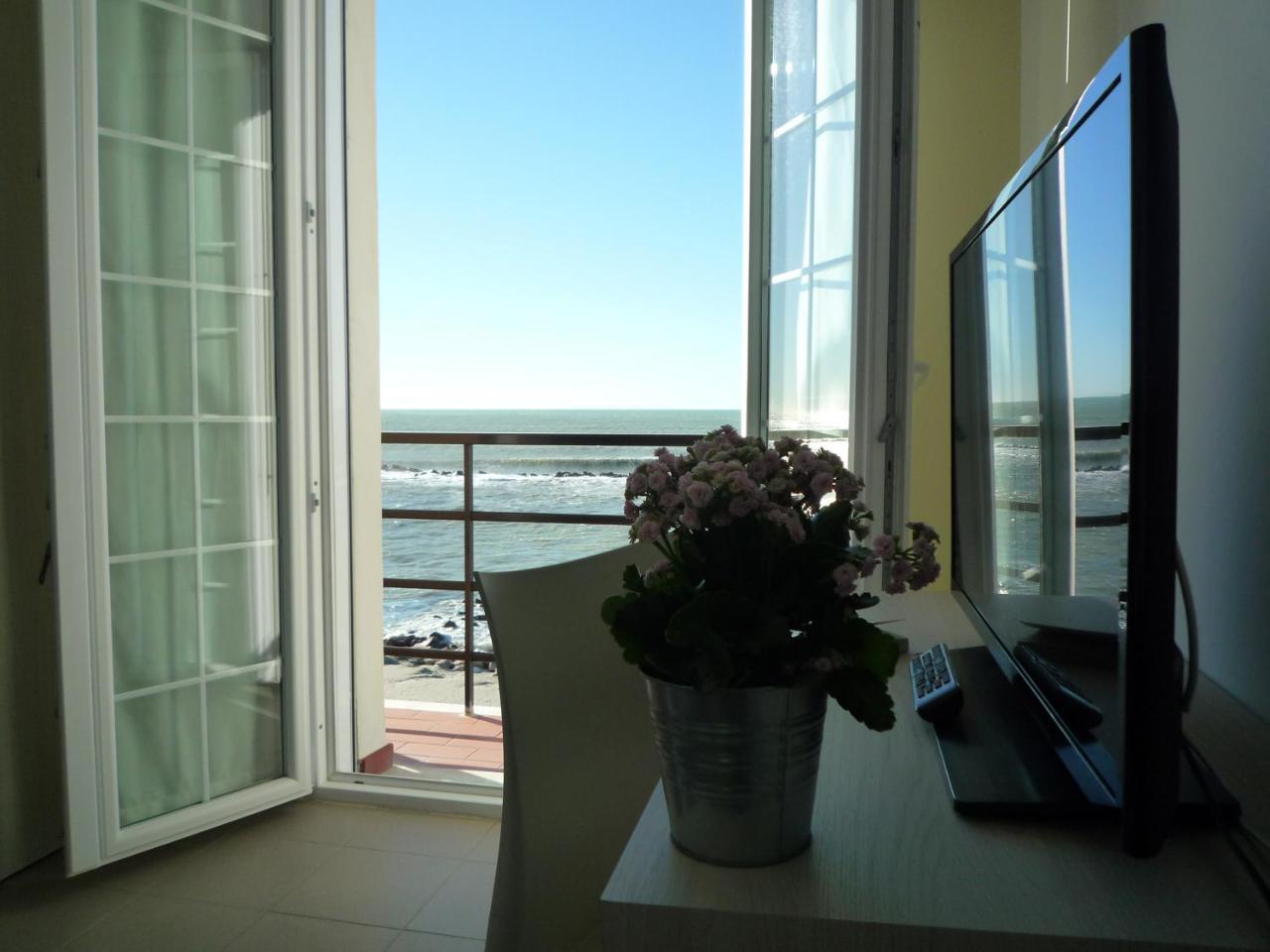 Casa F.A.C.I Hotel Marina di Massa Eksteriør billede