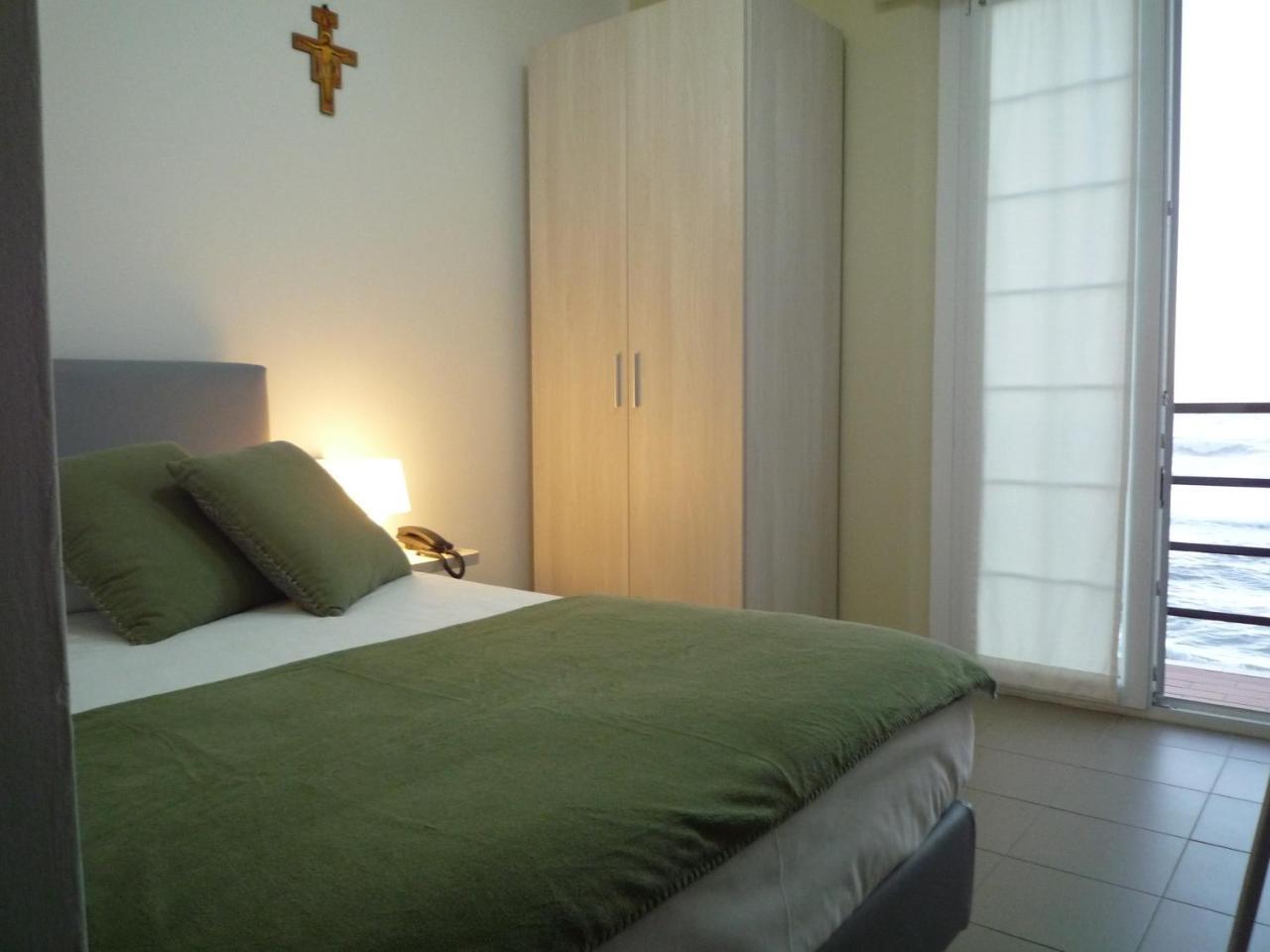 Casa F.A.C.I Hotel Marina di Massa Eksteriør billede